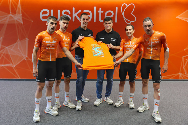 Presentación del equipo Euskaltel-Euskadi en Derio.
