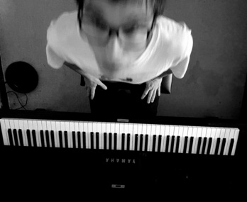 Bakarka eta pianoan aritu da disko hau lantzen Gaizka Insunza gernikarra.