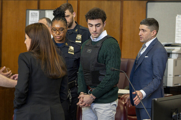 Luigi Mangione, en la Corte Criminal de Manhattan el pasado 21 de febrero.