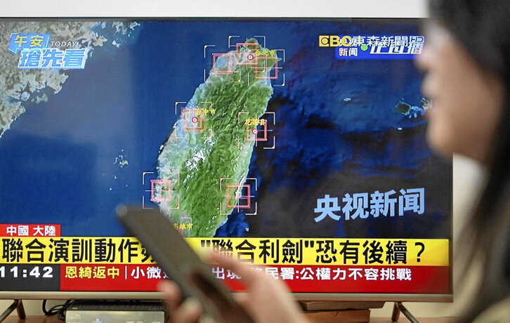 Recreación televisiva taiwanesa de las maniobras militares chinas.