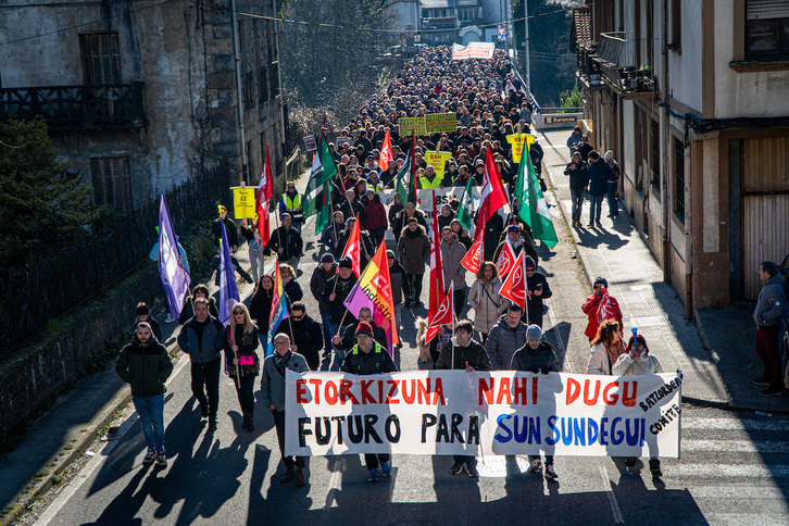Manifestación en Altsasu para defender los puestos de trabajo en Sunsundegui.