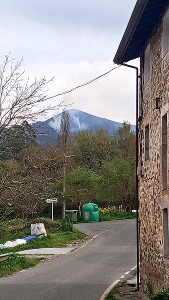 Humo en la zona de Pando, en Karrantza.