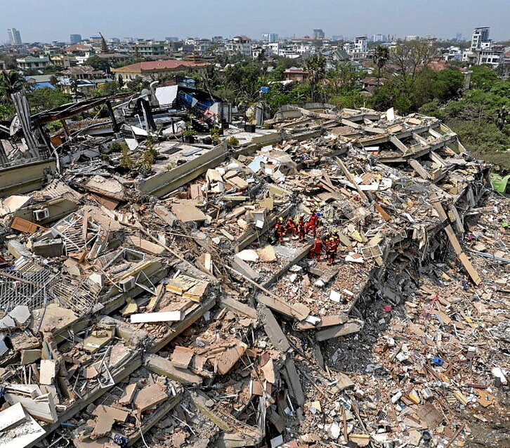 Destrucción en Mandalay, Myanmar.