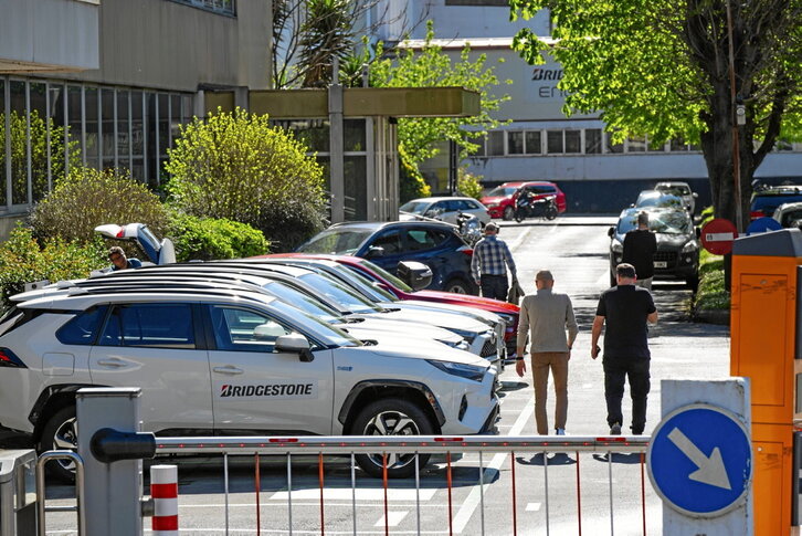 Durante la jornada de ayer se sucedieron las reuniones de la dirección con la plantilla de Bridgestone en Basauri.