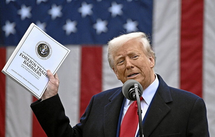 Donald Trump presentó las «barreras al comercio exterior».