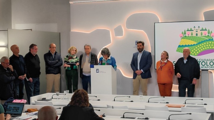 Comparacencia de la Plataforma Ciudadana San Bartolomé en el Ayuntamiento de Donostia.