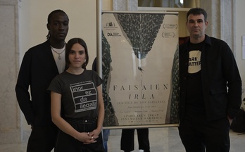 Diaby, Laspiur eta Urbieta, filmaren aurkezpenean.