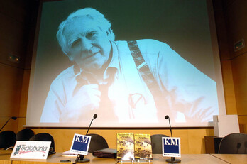 Mario Salegiri egindako omenaldia ‘Verano del 36. Memorias de un gudari’ liburuaren aurkezpenean, 2005ean.