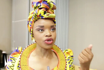 Zoleka Mandela NBEk Brasilen egindako konferentzia batean.