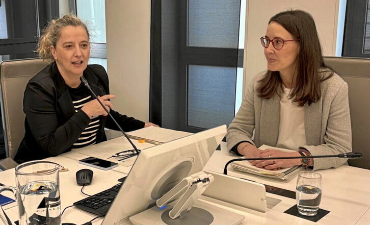 Itziar Agirre e Irune Yarza, en las Juntas Generales de Gipuzkoa.