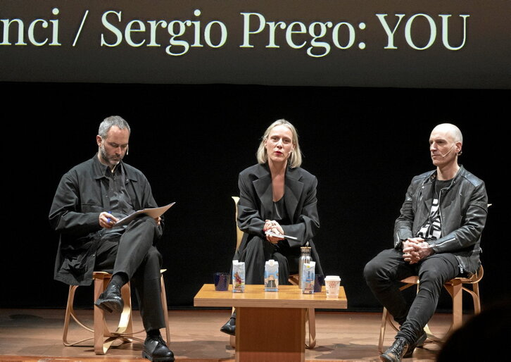 Miguel Cirauqui komisarioa, Miren Arzalluz eta Sergio Prego donostiar artista.