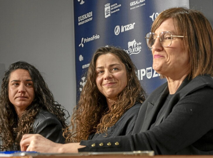 Arrojeria y Menéndez, acompañadas por Tati Garmendia, en el acto de despedida.