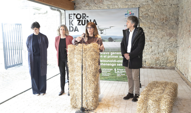 Presentación de la estrategia para el relevo generacional del Gobierno de Lakua y las diputaciones.