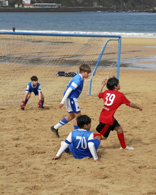 Eskola kirol eredua aztertuko dute.