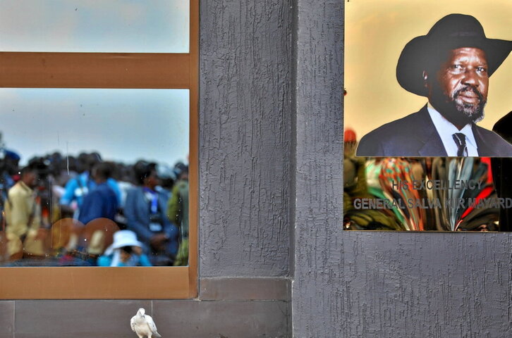 Cartel con la imagen del presidente de Sudán del Sur, Salva Kiir.