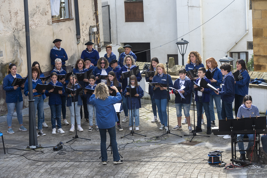 Mutrikuko abesbatzaren kontzertua, Zabiel Plazan.
