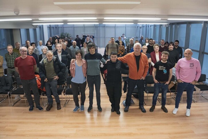 Europa Jauregian izan ziren Oihana Iguaran bertsolaria, Alex Aginagalde Pantailak Euskaraz-eko bozeramailea, Elene Lopetegi militante feminista eta Kike Zurutuza Euskal Herria Kirola-ko arduraduna.