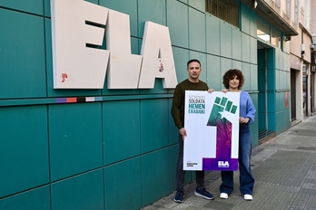 Mitxel Lakuntza ELAko idazkari nagusiak eta Ane Zelaia sindikalgintzako arduraduna.