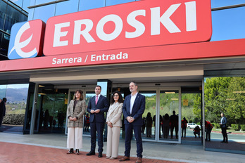 Eroski taldeak 50 urte bete ditu, Lakuako lehendakari Imanol Pradales Elorrion izan da.