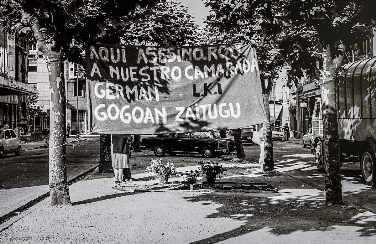 Pancarta en recuerdo de la muerte de Germán Rodríguez en los sanfermines del 78. (Joxe LACALLE)