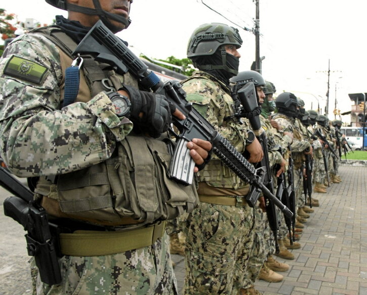 Militares, durante un operativo en Guayaquil.