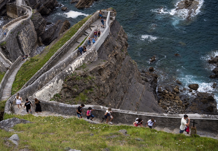 Gaztelugatxera sartzeko tiketa eskainiko dira.