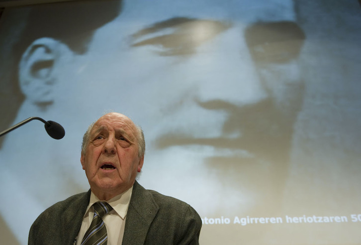 Kepa Anabitarte, lagun izan zuen Jose Antonio Agirreri buruz emandako hitzaldi batean.