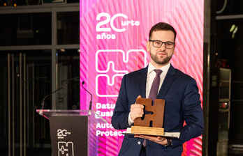 Mikel Recuero ikertzailea, irudian.