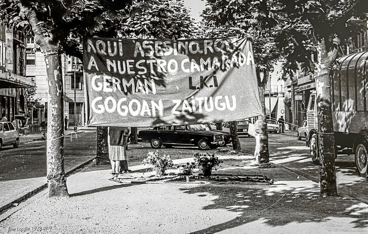 Pancarta en recuerdo de la muerte de Germán Rodríguez en los sanfermines del 78.