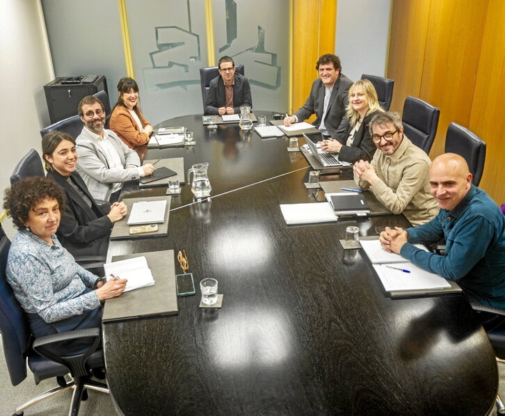 Pello Otxandiano, junto a los encargados de preparar el pleno monográfico.