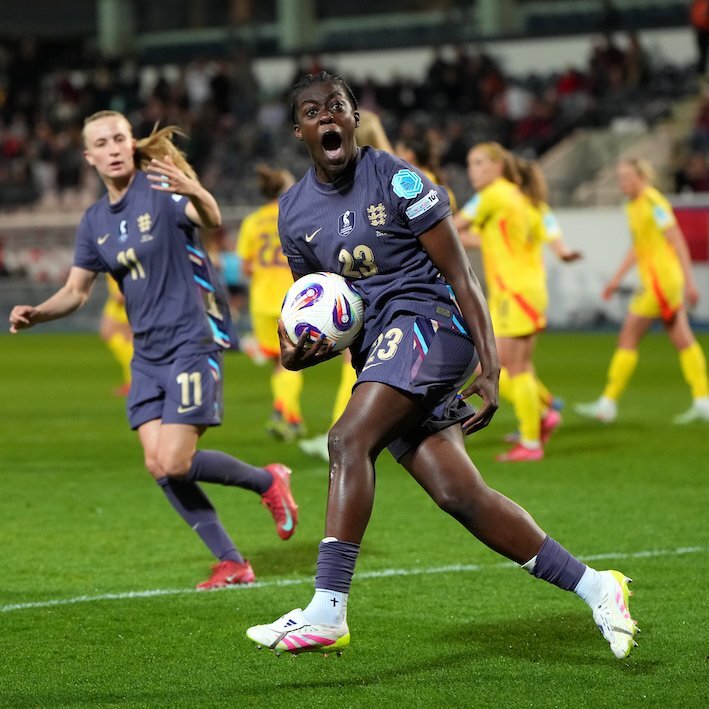 Agyemang entró a última hora en la convocatoria de Wiegman y lo celebró debutando con gol. (Lionesses)