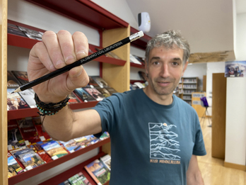 Liburutegiaren urteurrena oroitzen duen arkatza jasoko dute erabiltzaileek.