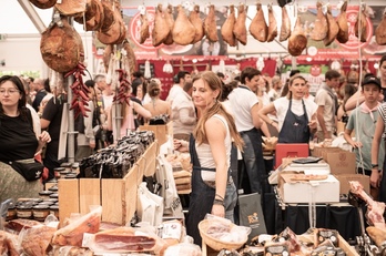 Si le concours du jambon fermier ouvre les festivités, les professionnels, eux, animent leur stand sous le chapiteau, lieu central de la Foire. (Archive)