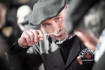 Lors du concours du jambon fermier, les membres de la Confrérie utilisent une fine sonde en buis ou en péroné de cheval. 