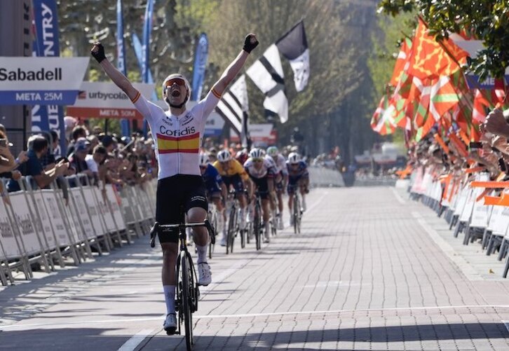 Alex Aranburu aztiegi ibili da, nonbait, Beasaingo sarreran.