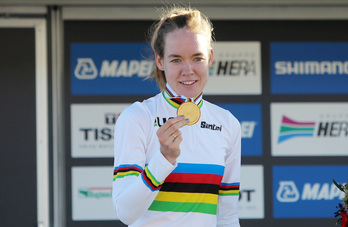 Anna van der Breggen, 2020ko lasterketa baten ostean.