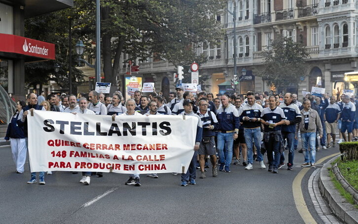 Movilización de trabajadores de Mecaner por las calles de Bilbo.