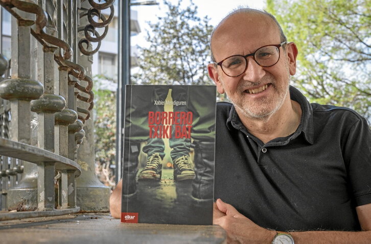 «Borrero txiki bat», argitaratu berri duen liburua, aurkeztu zuen atzo Xabier Mendigurenek.