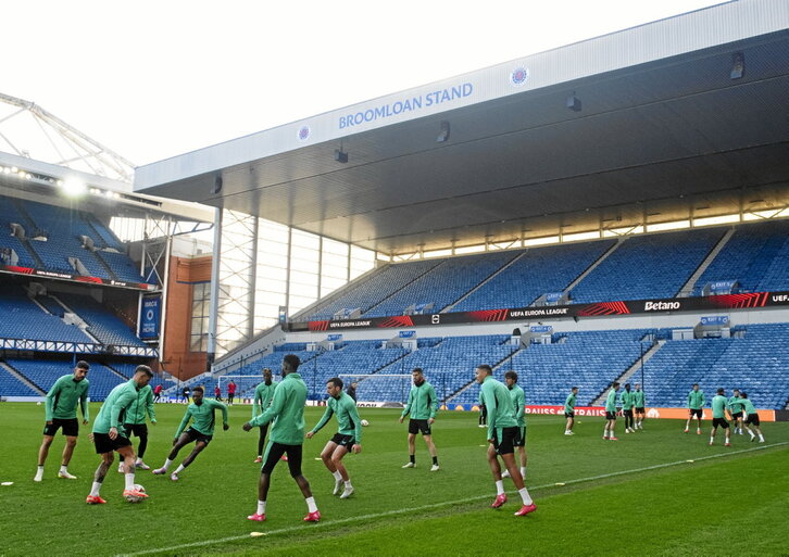 La plantilla rojiblanca se ejercitó ayer por la tarde en el Ibrox Stadium de Glasgow.