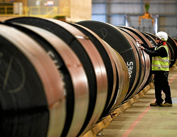 Un trabador de la empresa ArcelorMittal, en Sestao.