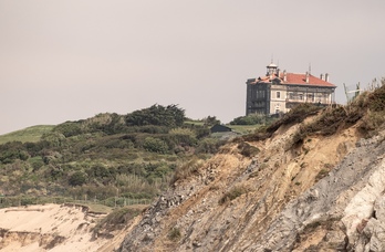 Ilbarritzeko jauretxea erietxe militarra bihurtua izan zen. Bertan artatu zuten Josef Abeberri, 1919ean.