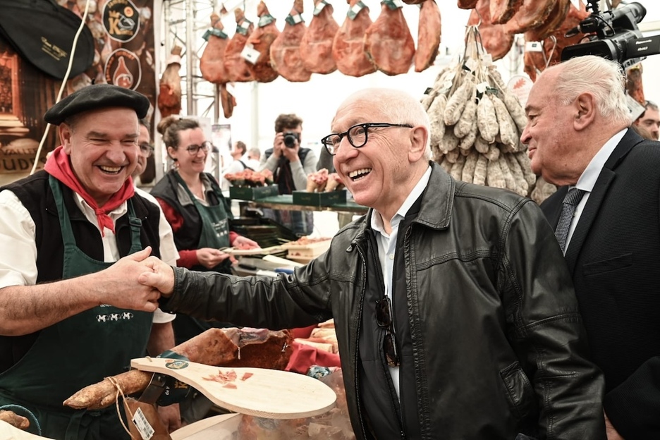 La 562e Foire au jambon de Bayonne s’est ouverte jeudi 10 avril sous le chapiteau des charcutiers et des salaisonniers.