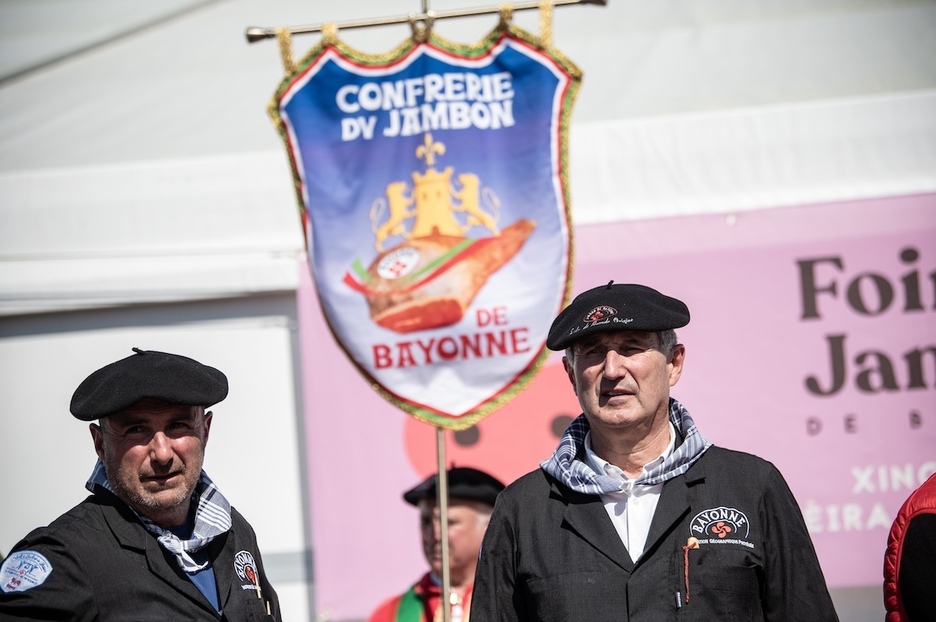 La Foire au jambon se prolongera jusqu'à dimanche sur les quais de Nive.