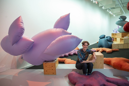 Anna Irina Russell en la muestra que expone en Tabakalera.