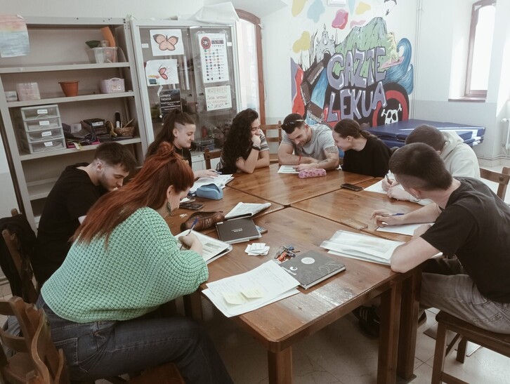 Aitziber Leoz, Arrate Gaztelu eta Maite Azpiazu, Oinherriko langileak, Bergaran NAIZekin egindako elkarrizketa batean.