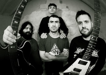 2014an hasi zuen bere musika ibilbidea Rodeo talde zestoarrak.