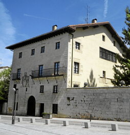 Bustamante jauregi barrokoa, Aguraingo Zapatari kalean.