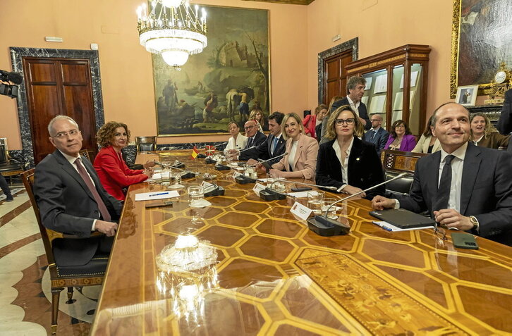 Un momento de la reunión mantenida por el Gobierno español  y Lakua en el seno de la Comisión Mixta del Concierto Económico.