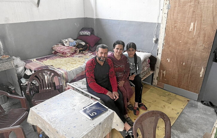 Una familia refugiada.