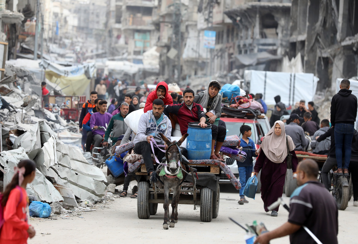 Palestinos abandonan el barrio de Shuajaya, en ciudad de Gaza, tras otra orden de evacuación israelí. (Omar ASHTAWY/EUROPA PRESS)